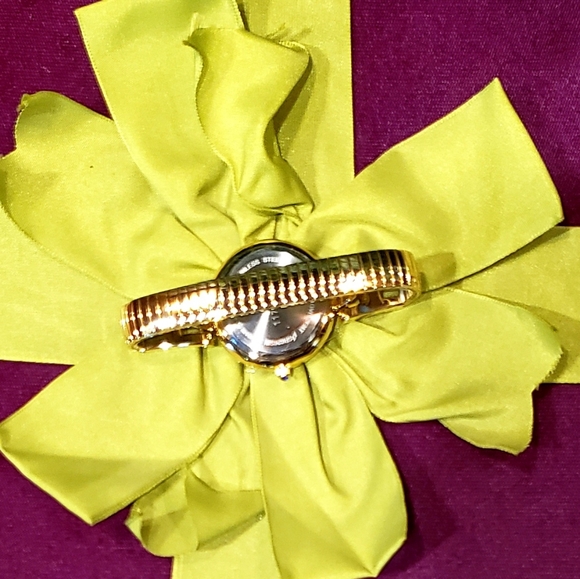 VTG AVON Crystal Accent Quartz Wrist Watch Large Face - NIB - Picture 9 of 12